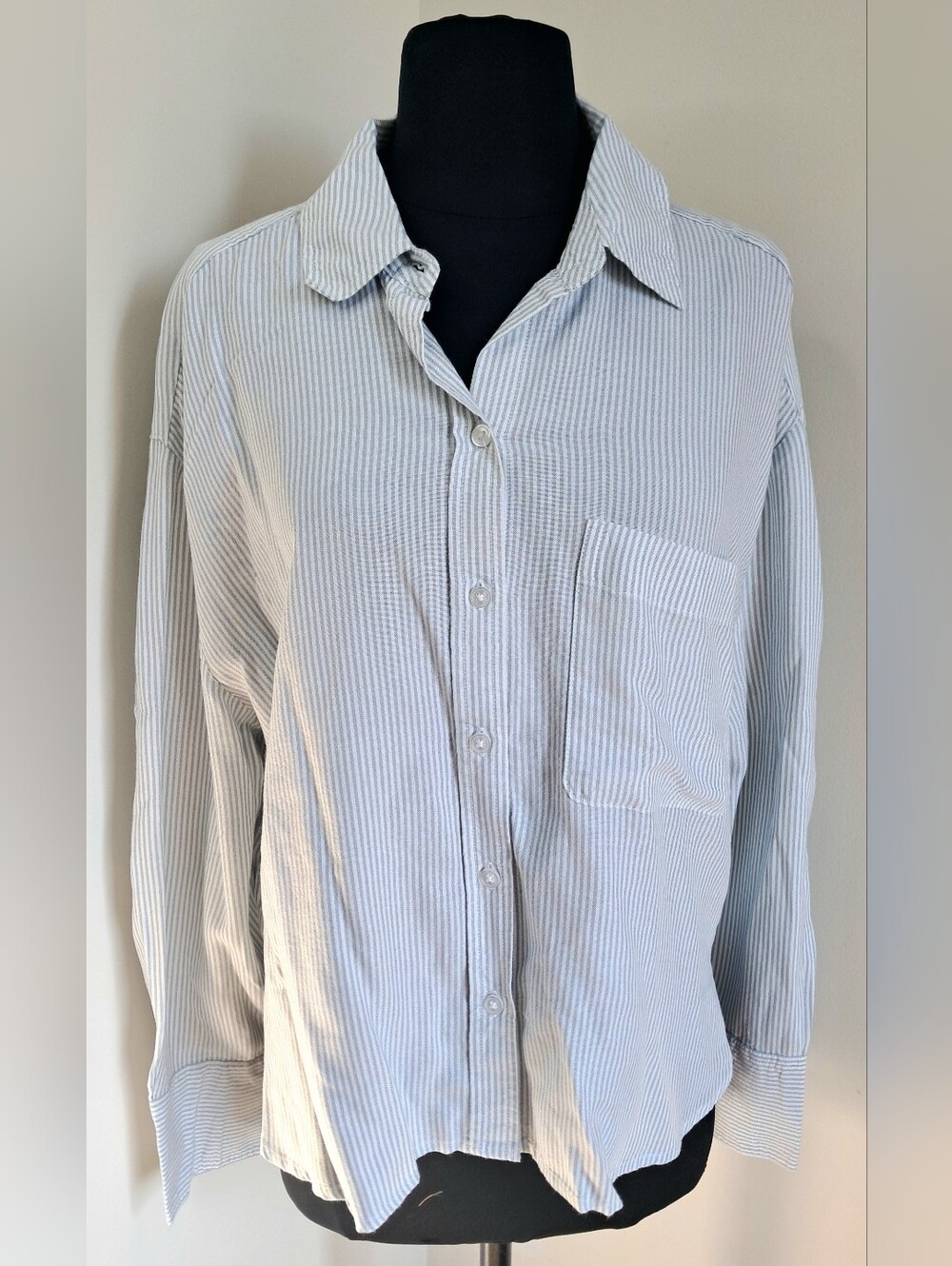 Lola River Women's Boxy Crop Thin Striped Long Sleeve Button Down Shirt NWT